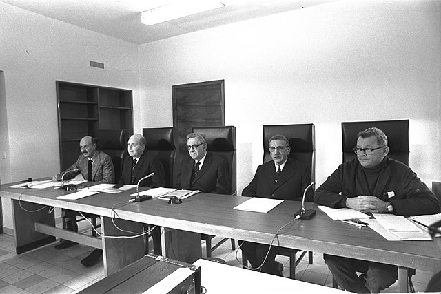 ועדת אגרנט – הנציחה את החוליים של התפיסה השגויה כיוון שאחזה באותה הפרדיגמה (ממוקדת מידע). ועדת אגרנט – הנציחה את החוליים של התפיסה השגויה כיוון שאחזה באותה הפרדיגמה (ממוקדת מידע).