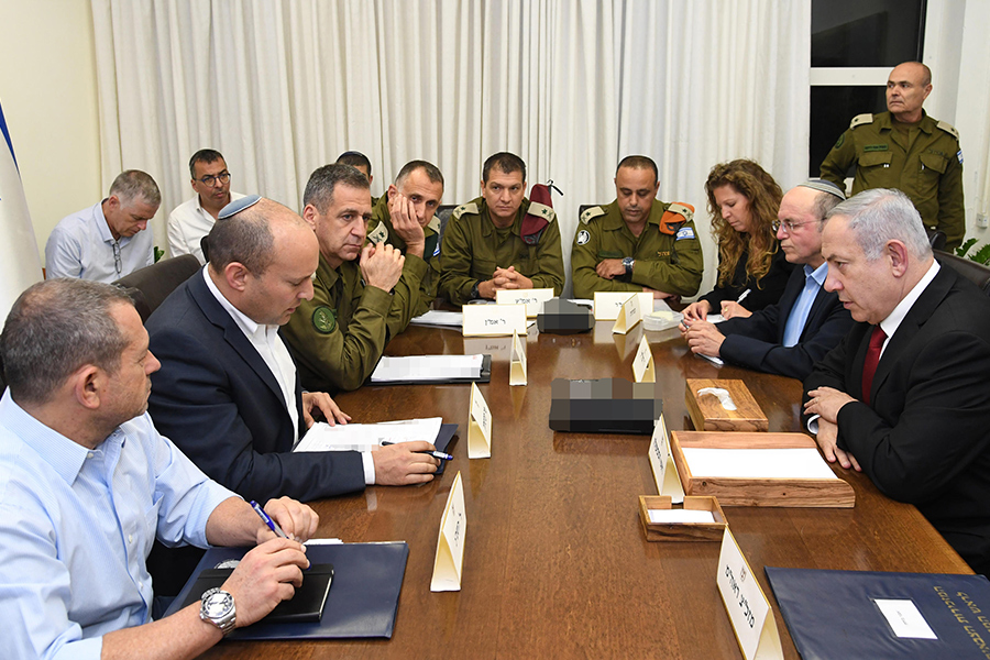 האסטרטג והאופרטורים האסטרטג והאופרטורים